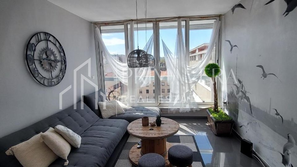 Zadar, Branimirova obala, preuređeni trosobni stan, 81 m2